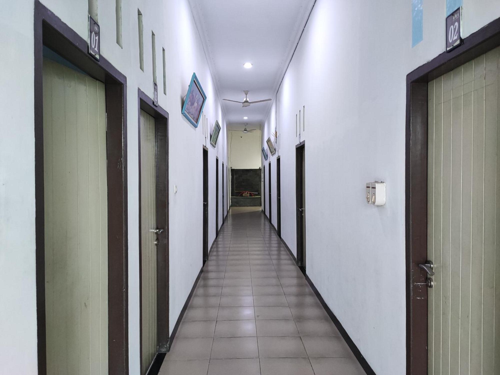 Reddoorz Syariah Near Universitas Batanghari ジャンビ エクステリア 写真