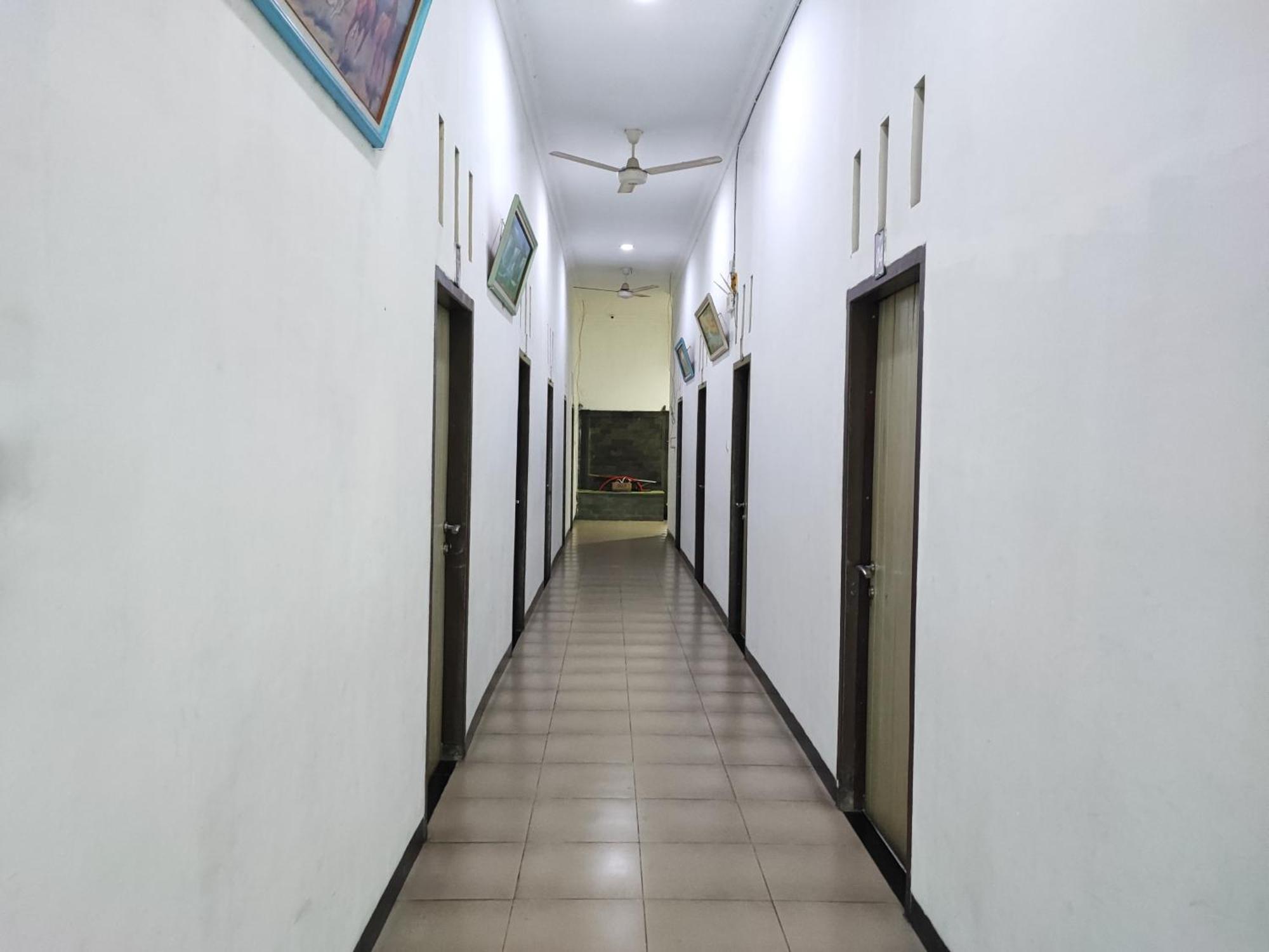 Reddoorz Syariah Near Universitas Batanghari ジャンビ エクステリア 写真
