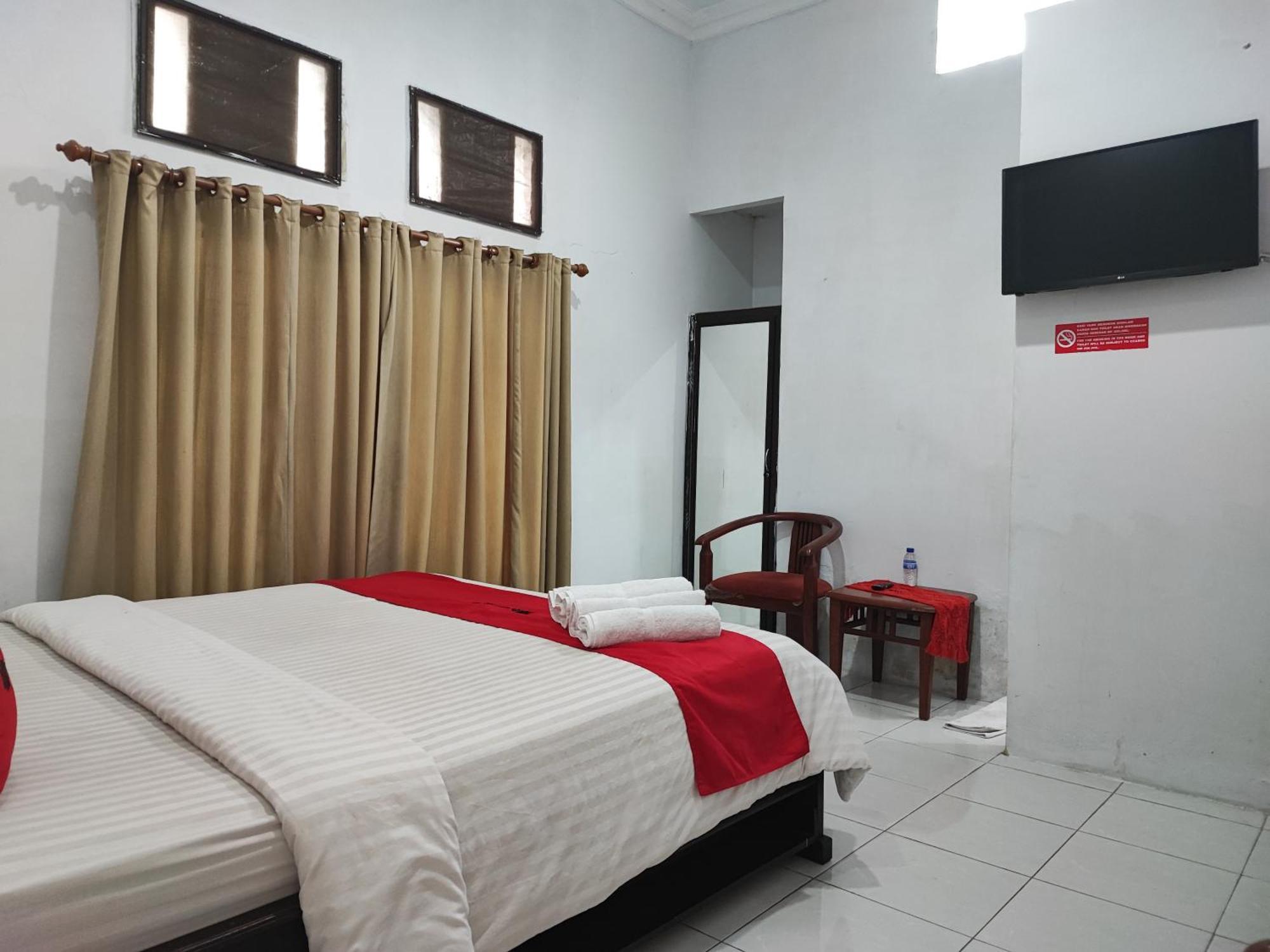 Reddoorz Syariah Near Universitas Batanghari ジャンビ エクステリア 写真