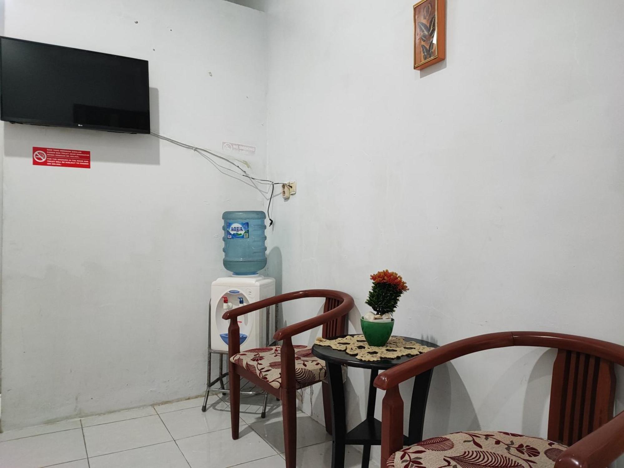 Reddoorz Syariah Near Universitas Batanghari ジャンビ エクステリア 写真