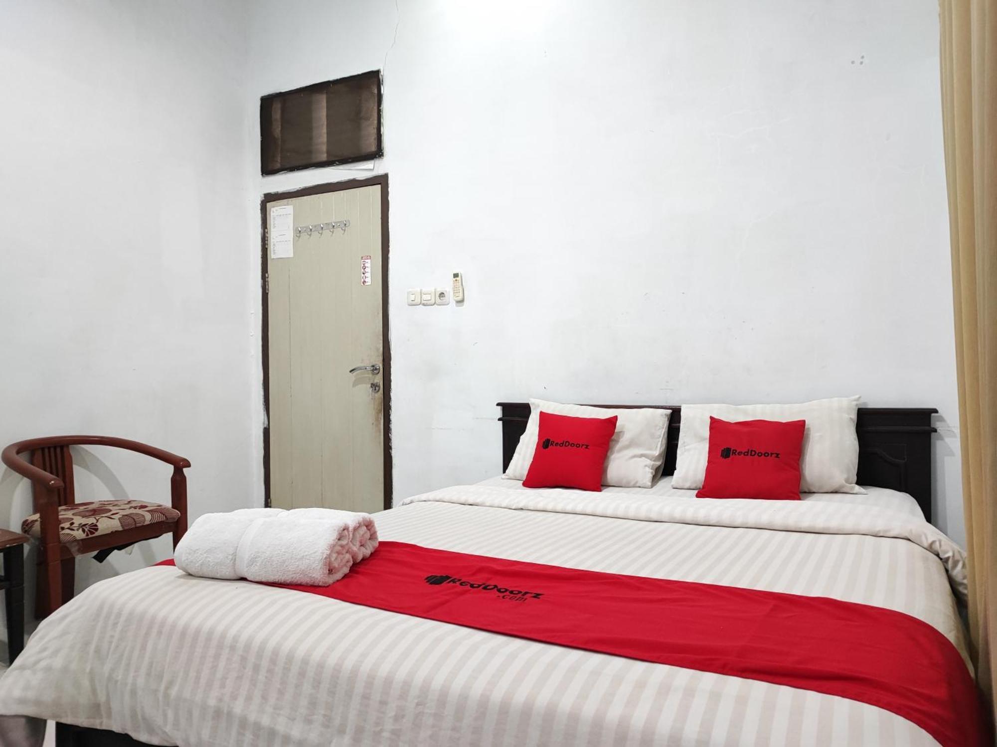 Reddoorz Syariah Near Universitas Batanghari ジャンビ エクステリア 写真
