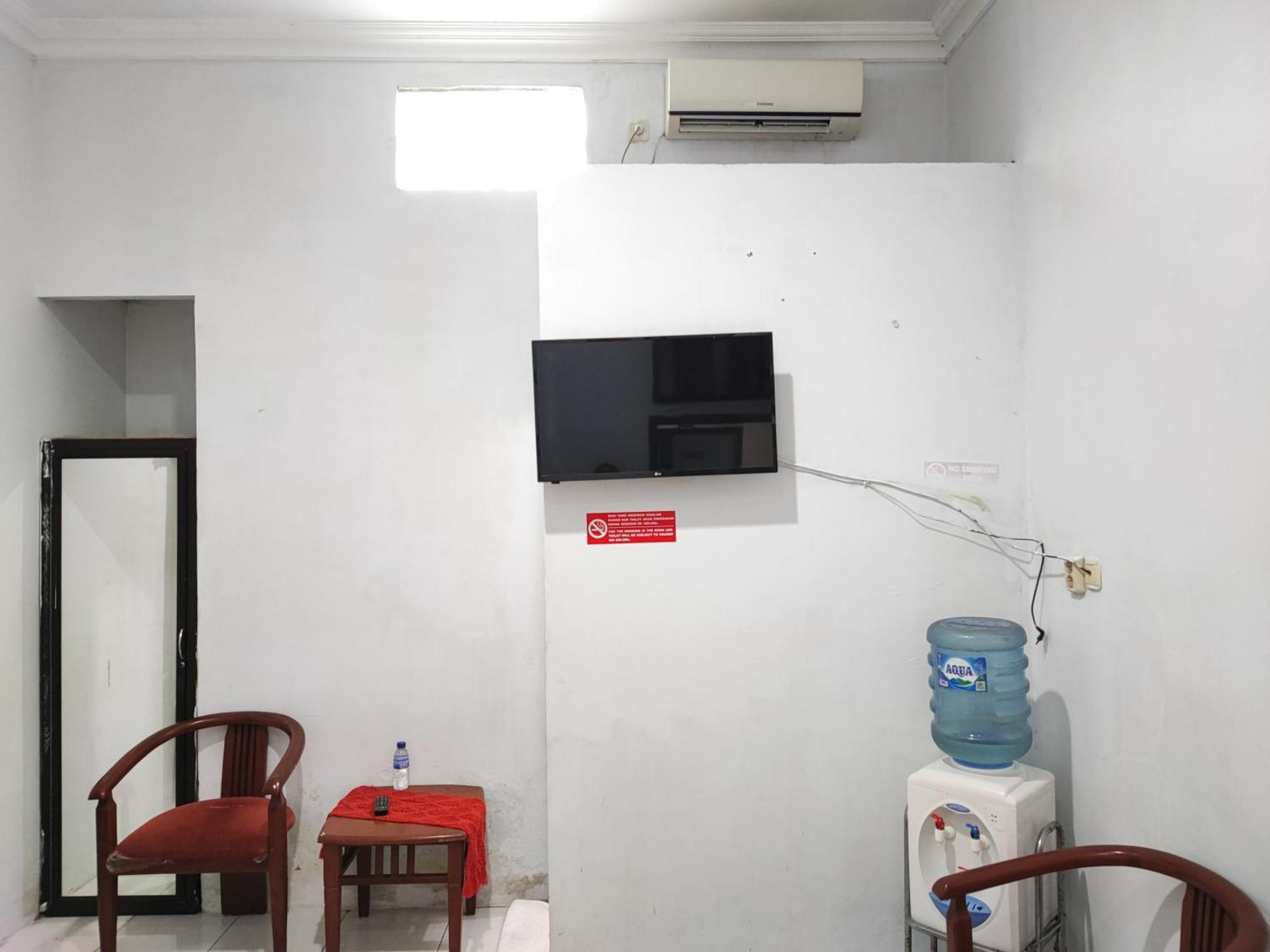 Reddoorz Syariah Near Universitas Batanghari ジャンビ エクステリア 写真