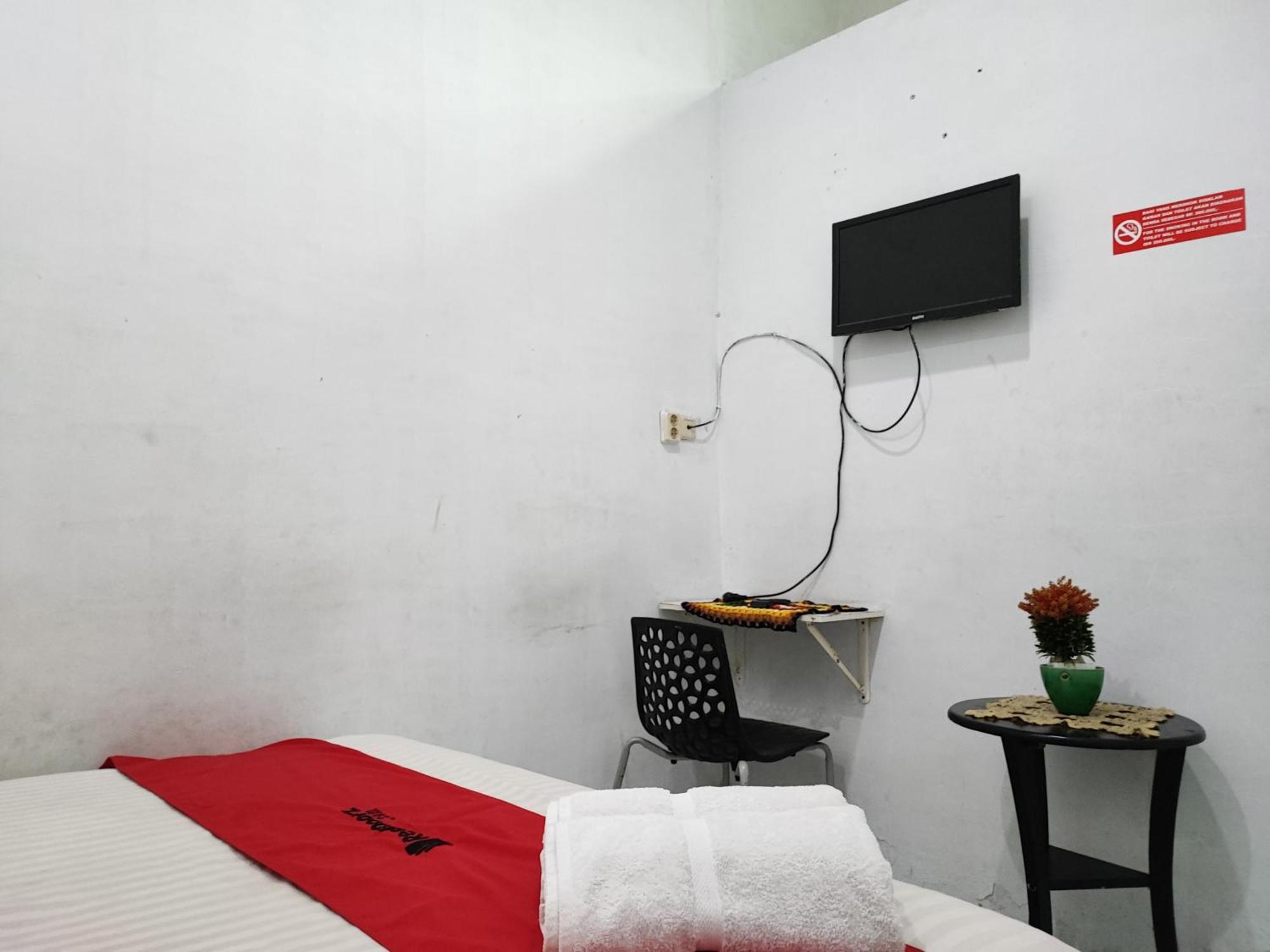Reddoorz Syariah Near Universitas Batanghari ジャンビ エクステリア 写真
